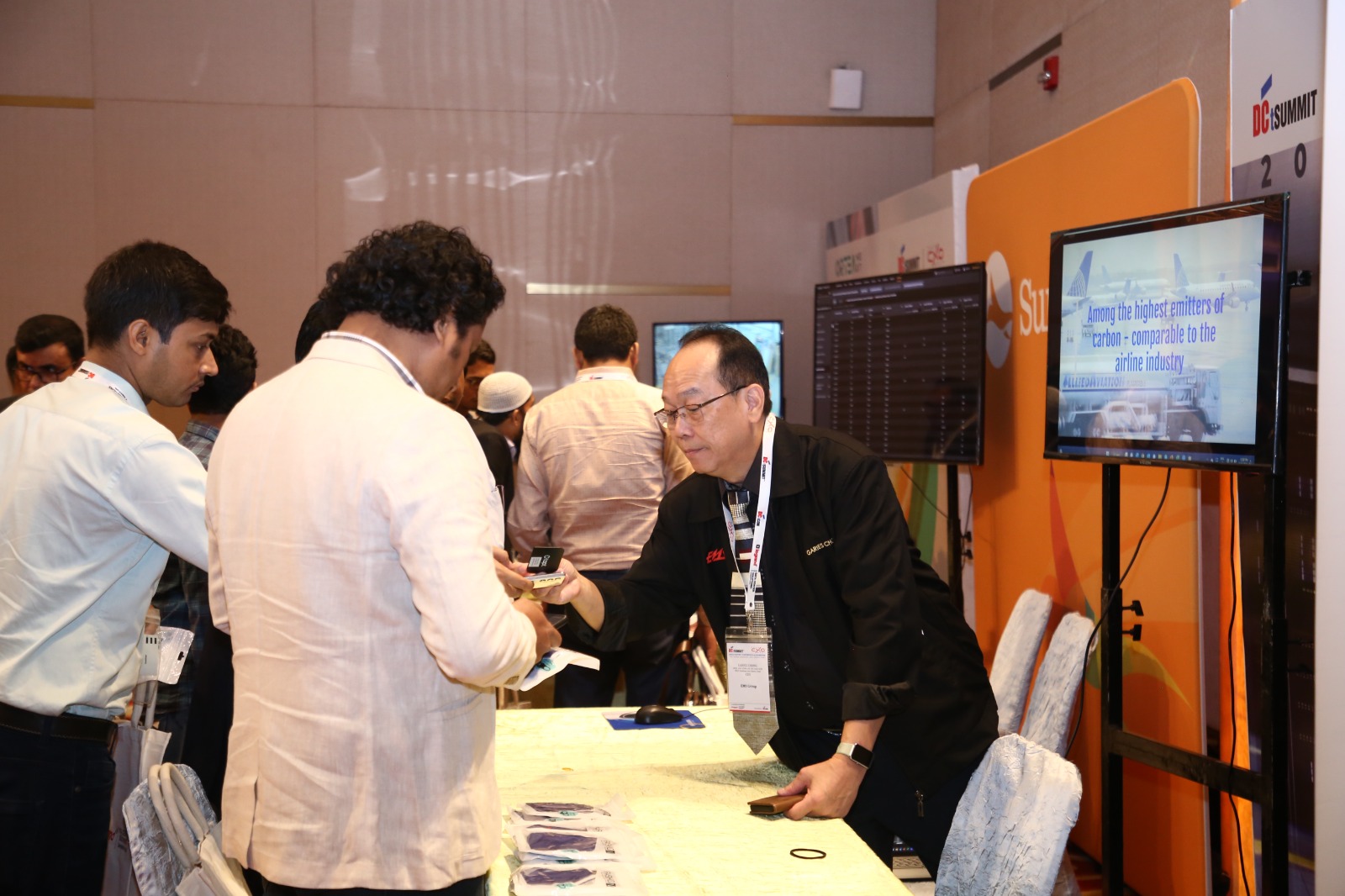 Exhibitor conversations on the expo floor